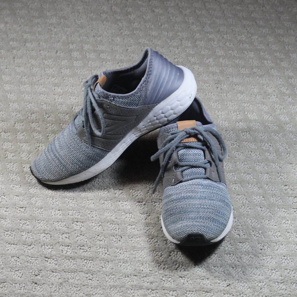 New Balance Women's Size 7.5 / 6Y Grey Woven Lace Up Sneakers Unisex